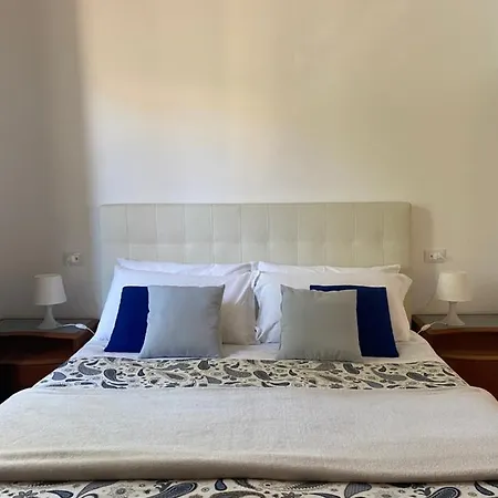 Modern In Center Апартаменты *
