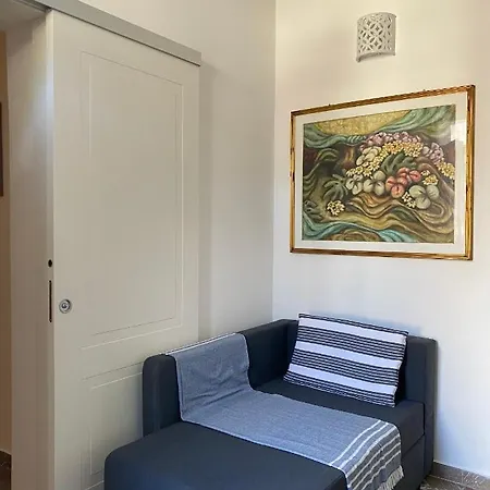 Modern In Center *